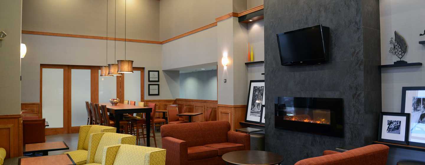 Hampton Inn & Suites By Hilton Windsor Exterior photo